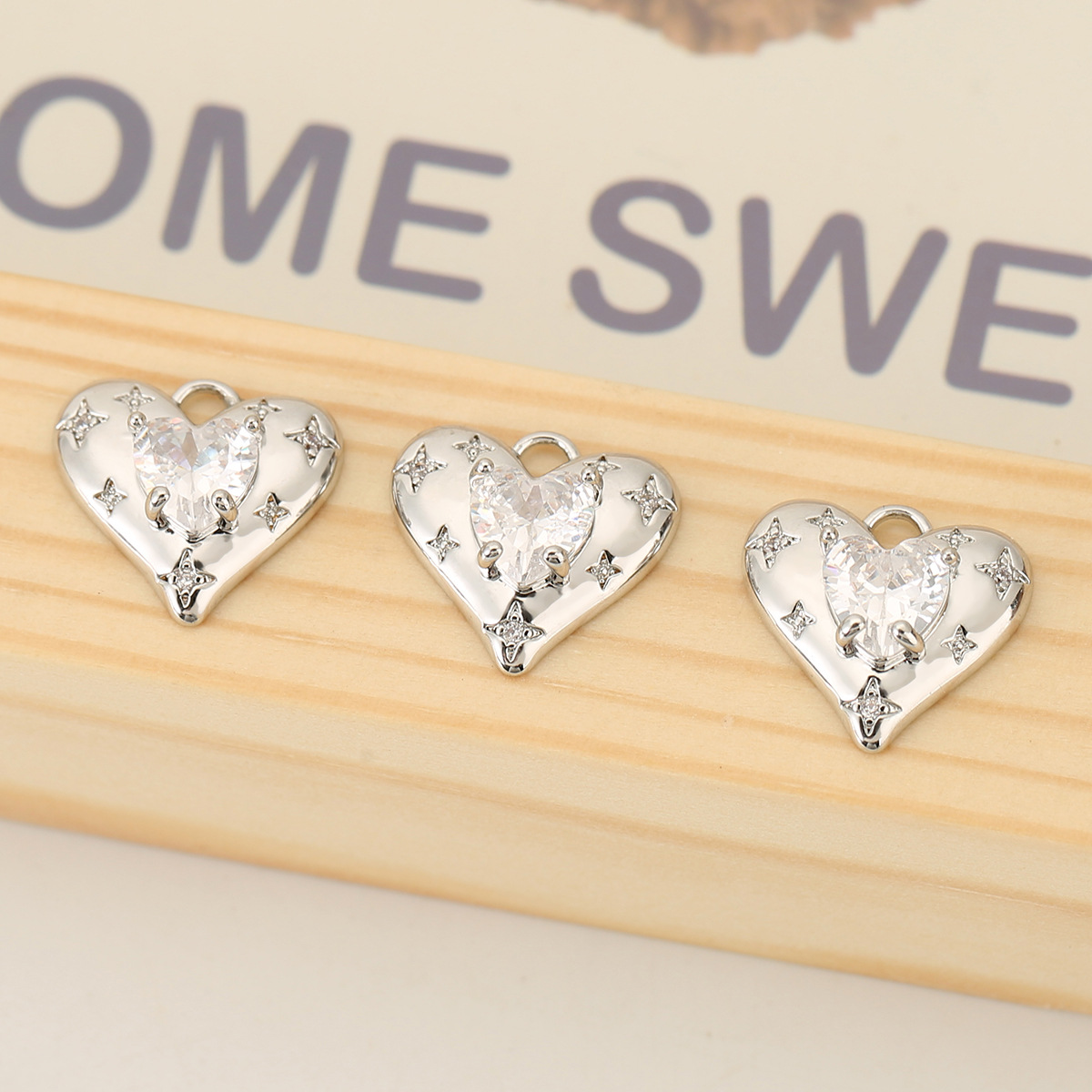 1 Pièce 1.4*1.4CM 2.2*2.2CM Le Cuivre Plaqué Or 18K Or Blanc Plaqué Forme De Cœur Pendentif display picture 3