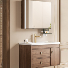 ����Ʒ���У�������ʽ�lԡ�й�ԭľ�L�մ�һ�w��ԡ�ҙ��M��ϴ��̨