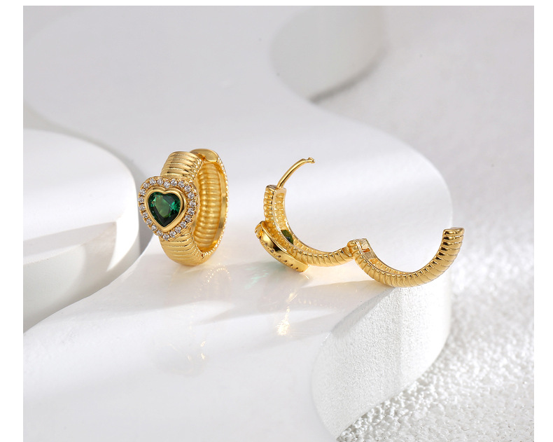 1 Pair Retro Heart Shape Copper Inlay Zircon Earrings display picture 3