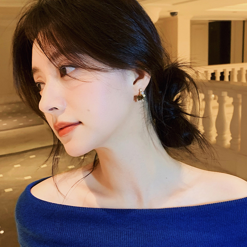 咖色立体方块锆石珍珠耳钉女巨好看耳环2025年新款爆款高级感耳饰|undefined