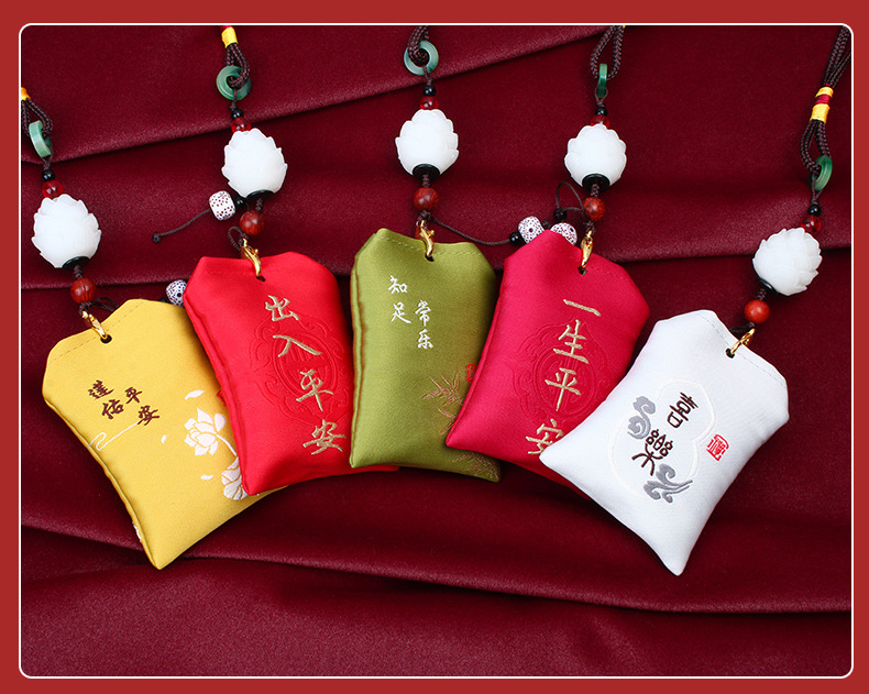 Car pendant car high-grade boxwood carving Buddha Ping An sachet Lotus jewelry rearview mirror pendant gift