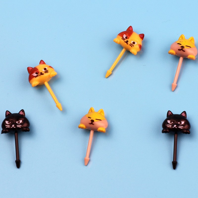 Cartoon japonés encantador tenedor de fruta transfronterizo venta caliente stick de fruta creativa decoración mini tenedor de fruta al por mayor