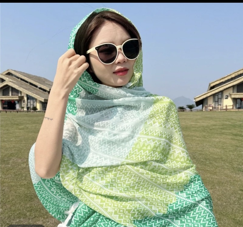 女性のための夏の日焼け止めショール 2025 新しいスタイルのボタン付きロングエスニックスタイル旅行写真薄いビーチシルクスカーフマント|undefined