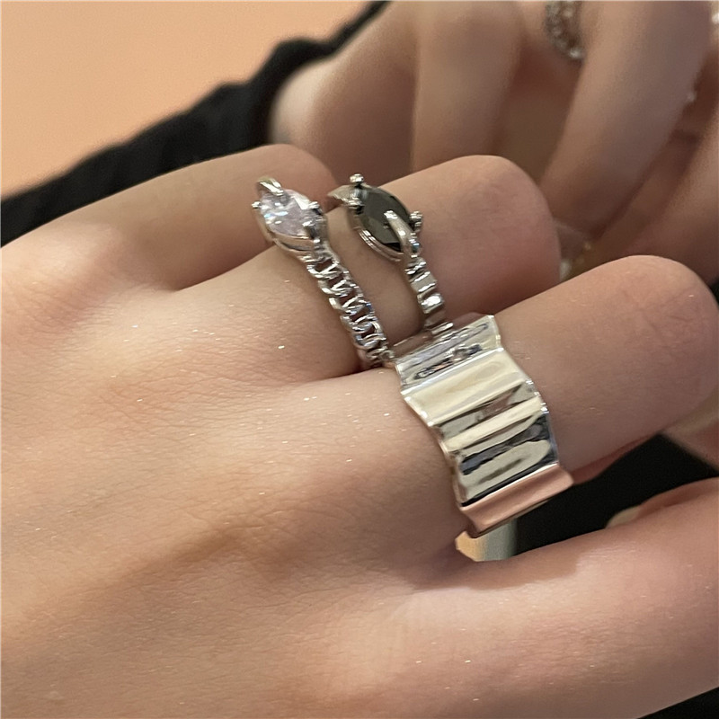 Bague Ouverte Géométrique Double Diamant Blanc Noir En Gros Nihaojewelry display picture 2