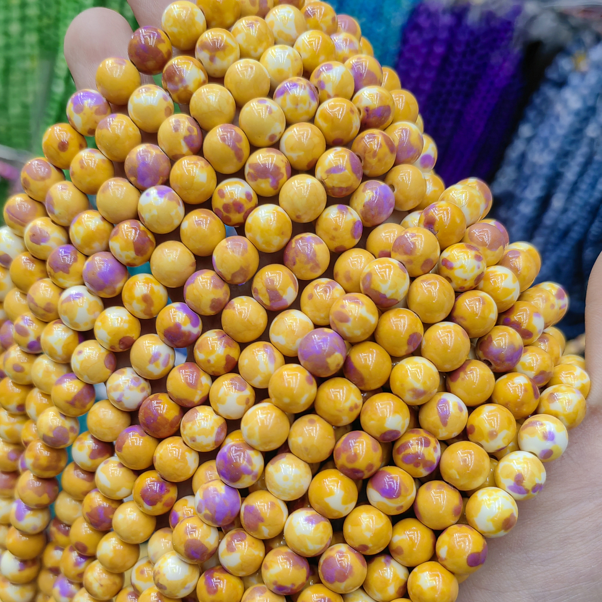Amarillo púrpura