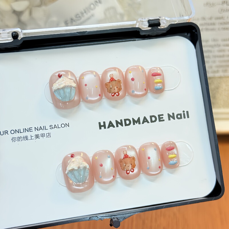 【Little Bear Cake】Purely Handmade Wearable Nails, Cute and Stylish Nail Stickers, Short Gel Nails, Fake Nails