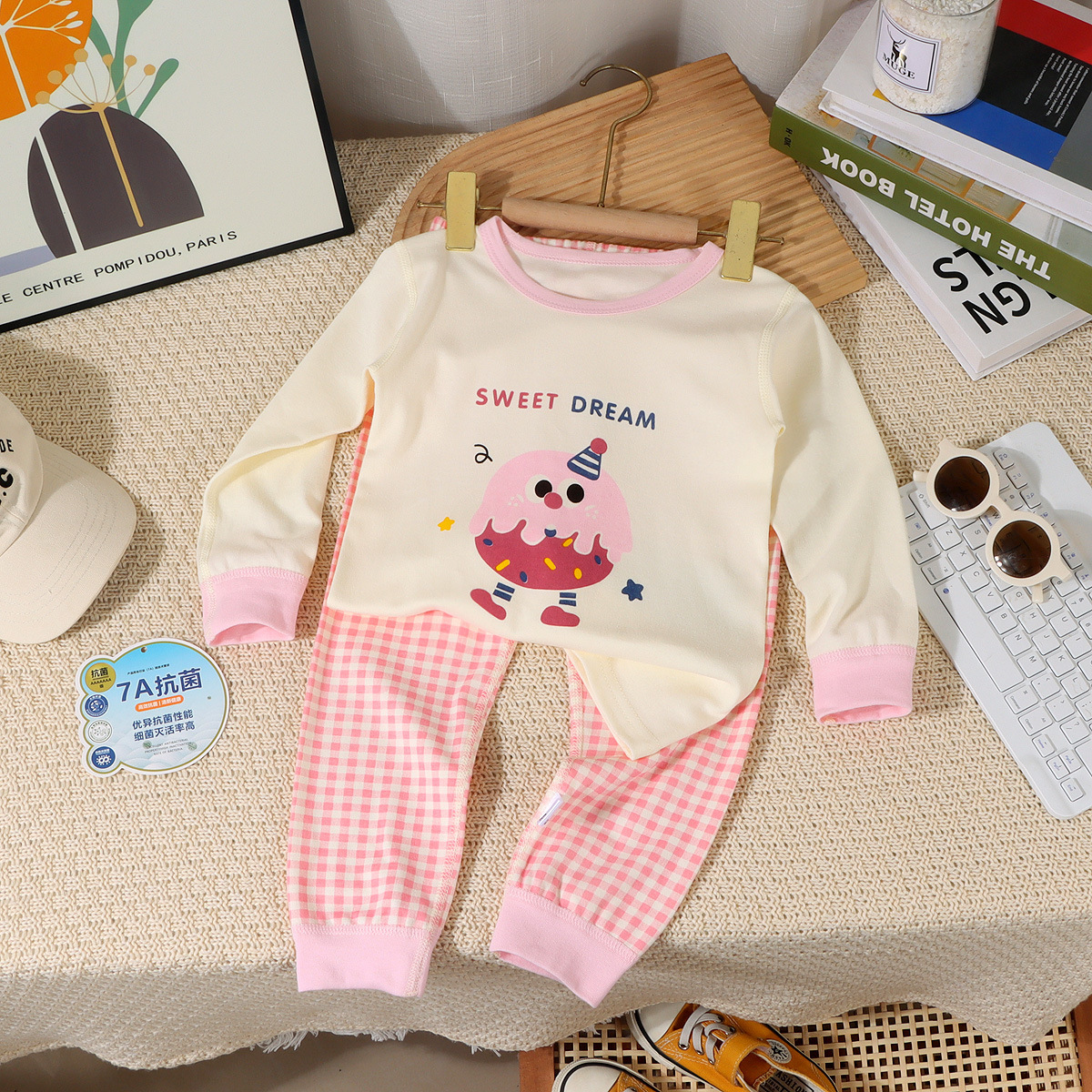 [Personalizado] Ropa interior deshuesada coreana para niños otoño e invierno Ropa de hogar de algodón de dibujos animados para niños y niñas Conjunto de pijamas para bebés
