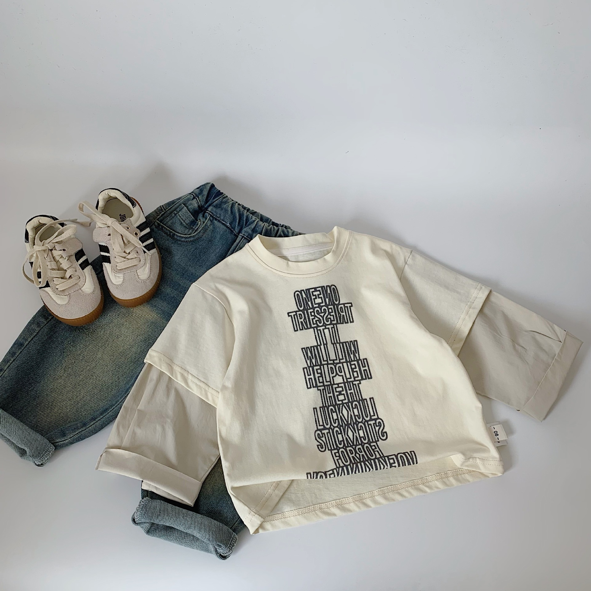 Maibao camiseta para niños 2024 primavera manga larga falso de dos piezas para niños y niñas carta camisa de fondo de algodón para niños