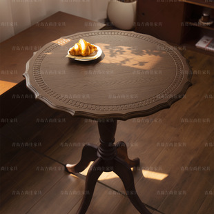 French-Style Vintage Solid Wood Dining Table, Simple Corner Table for Cafes and Milk Tea Shops, Antique Western Restaurant Square Table Dining Table and Chair Set