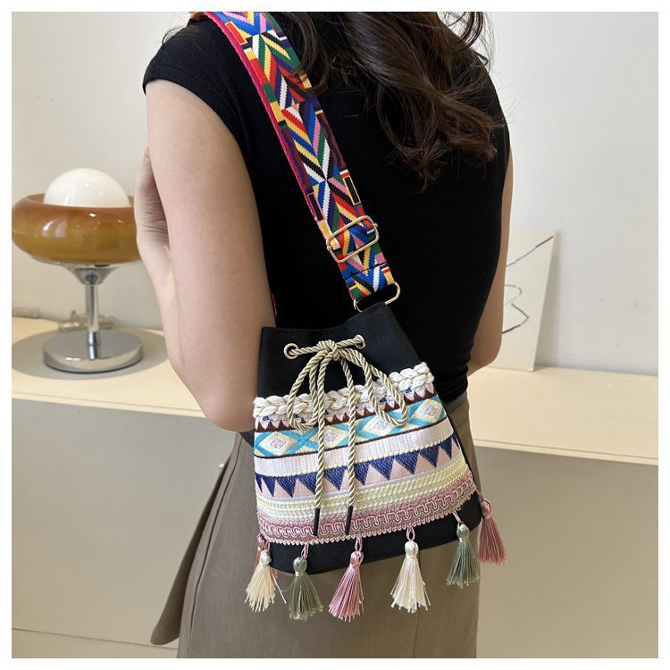 Women's Medium Canvas Geometric Ethnic Style Tassel String Bucket Bag display picture 55