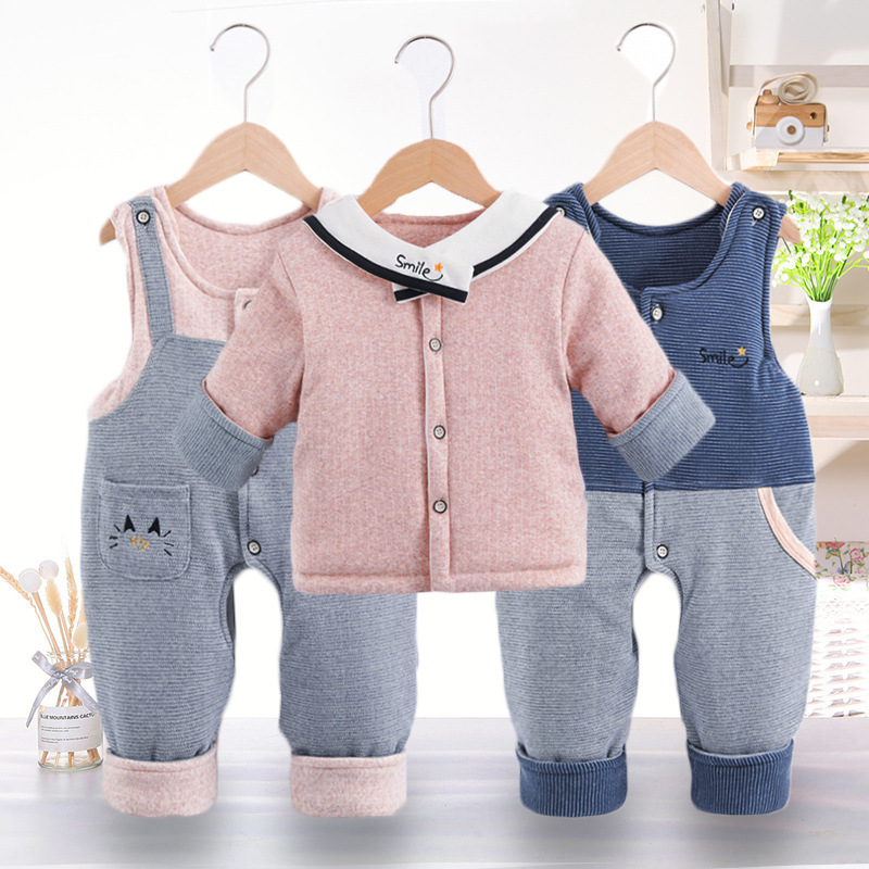 Bebé ropa de algodón acolchado de invierno engrosada traje de tres piezas bebé invierno mono chaqueta de algodón acolchado entrega de una pieza