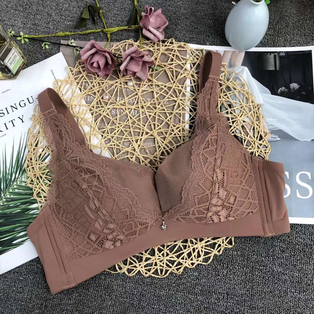 Nueva colección de pecho push-up ajustable de tres pechos cómoda sin costura inalámbrica superior delgada inferior ropa interior gruesa sujetador de las mujeres