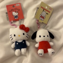 愛のハローキティのぬいぐるみのキーホルダーのペンダントはプレゼントのカバンを飾っています。