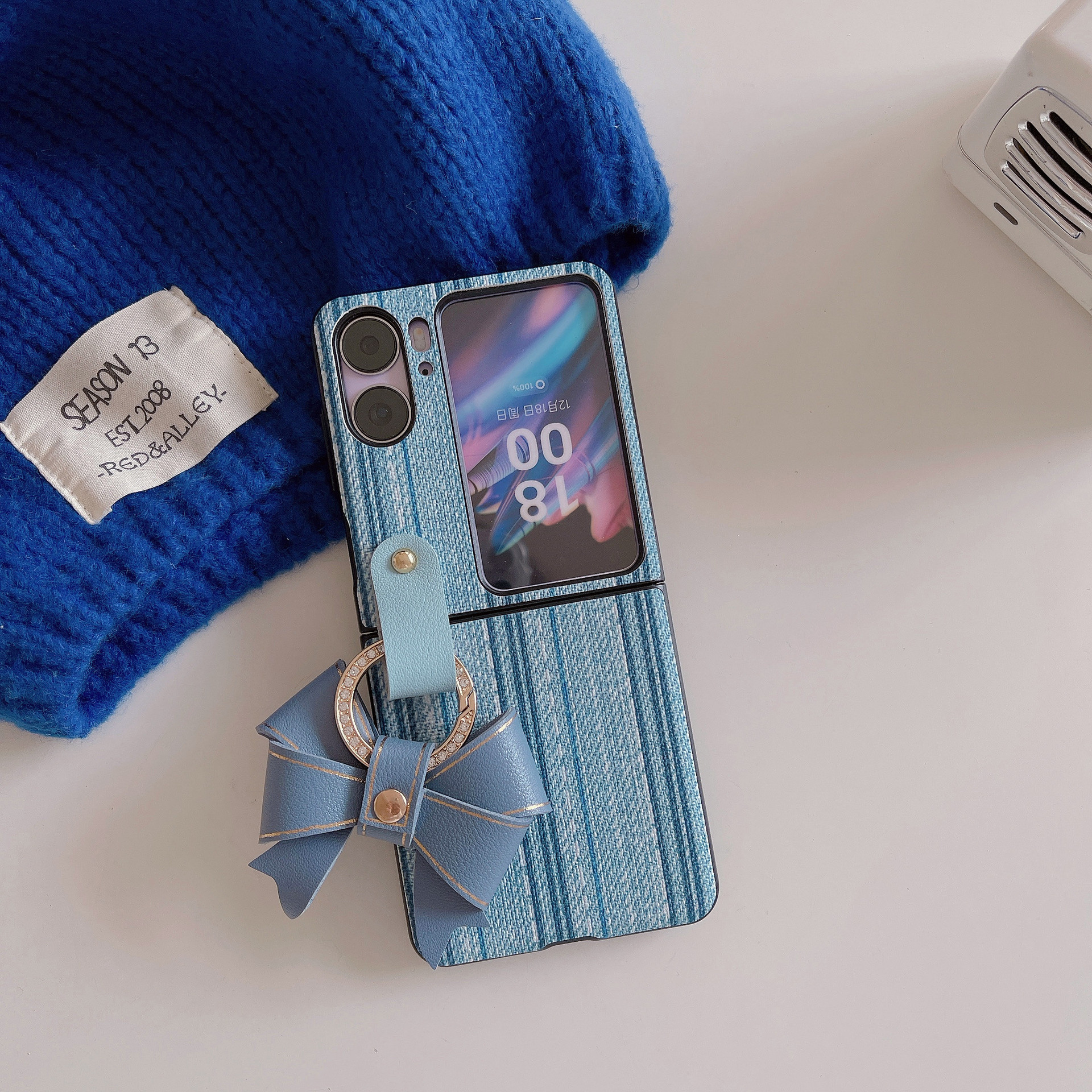 Capa de celular em jeans com bracelete para oppo find n2 flip_voghion.com