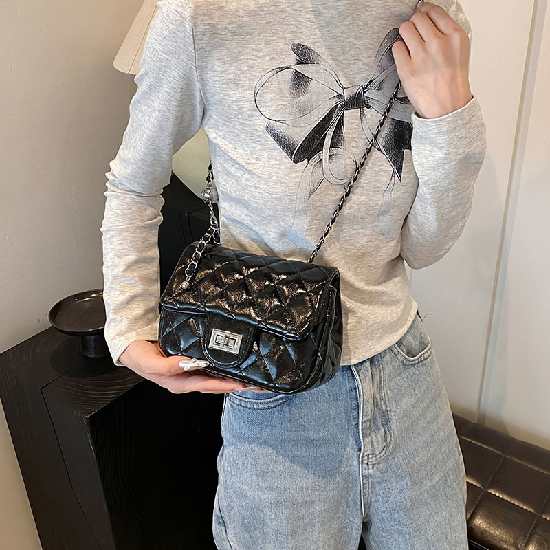 Bolso de cadena de moda coreana 2025, otoño nuevo pequeño estilo de fragancia retro bolso de hombro de mujer, bolso de mochila bordado a cuadrillas.