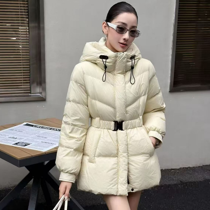 Korean-style 2026 winter new hooded down jacket with belt, waist-cinching, slimming, warm, elegant, mid-length coat for women