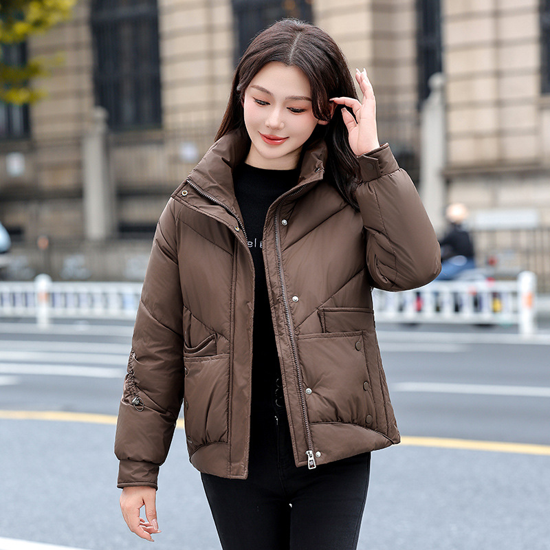 Capa de algodón de pluma para mujeres corta 2025 nueva moda de invierno pequeño hombre grueso chaqueta de algodón cálida chaqueta de pan image 4