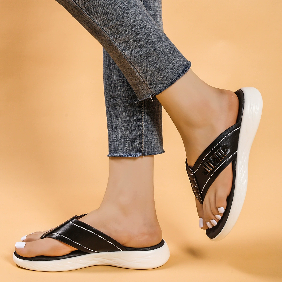 2023 Весенние новые европейские и американские женские тапочки больших размеров для внешней торговли, повседневные модные легкие шлепанцы на толстой подошве, партия