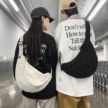 休闲尼龙饺子包男街头流行单肩斜挎包包女新款百搭韩版腋下学生包