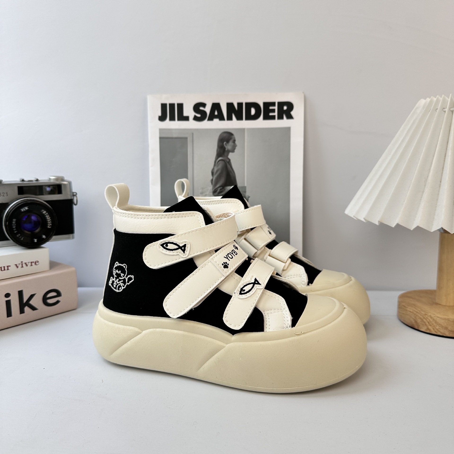 Zapatos de lona de ondas extendidas para estudiantes 2025 zapatos gigantes con una falda de altura de suela gruesa pequeña generación