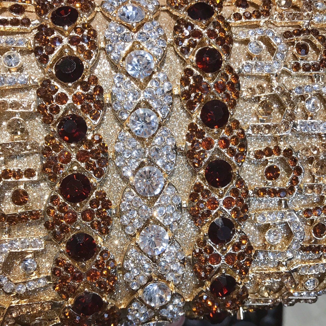 * nuevo metal transfronterizo lleno de diamantes bolsas de cena Europa y América vestido de banquete bolsas de diamantes de mano caja dura de diamantes hechas a mano