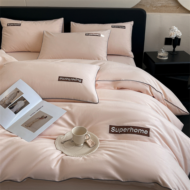 Cama cepillada de algodón puro simple de cuatro piezas de una clase de algodón materno e infantil otoño e invierno funda de edredón gruesa sábana ropa de cama de tres piezas