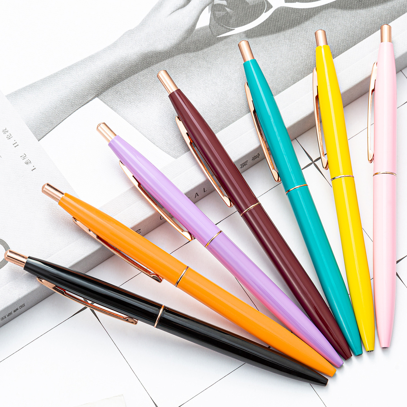 Двигаться шариковая ручка сейчас в наличии оптовая торговля Ручки реклама Ручка многоцветный шариковая ручка Может печать logo полюс шариковая ручка