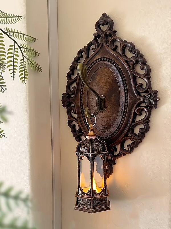Retro-Style European Wall Decorations, Crafts, Decorative Wall Wood Ornaments, Hanging Paintings, Round French-Style Floral and Wood Carving Wall Hangings