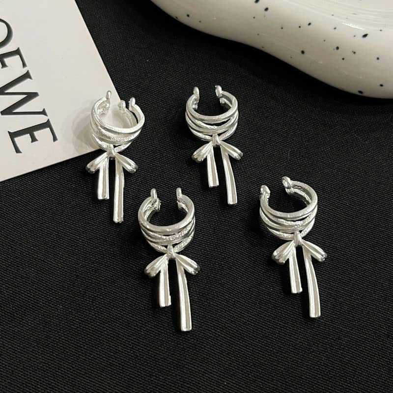 Small design elegant earrings with bow