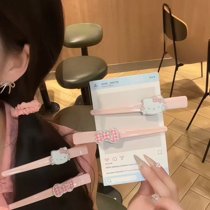 女性用のかわいいピンクのキティヘアピン、シームレスな漫画の単一位置決め海辺のサイドヘアピン、メイクアップヘッドギアインスタイル|undefined