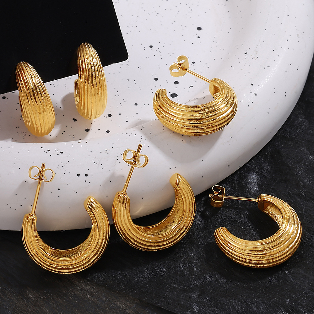Hong Kong Style Retro Niche Design Ins Stripesd C-Shaped Earrings Stainless Steel Plated 18K Gold Fashionable Versatile Simple Earrings