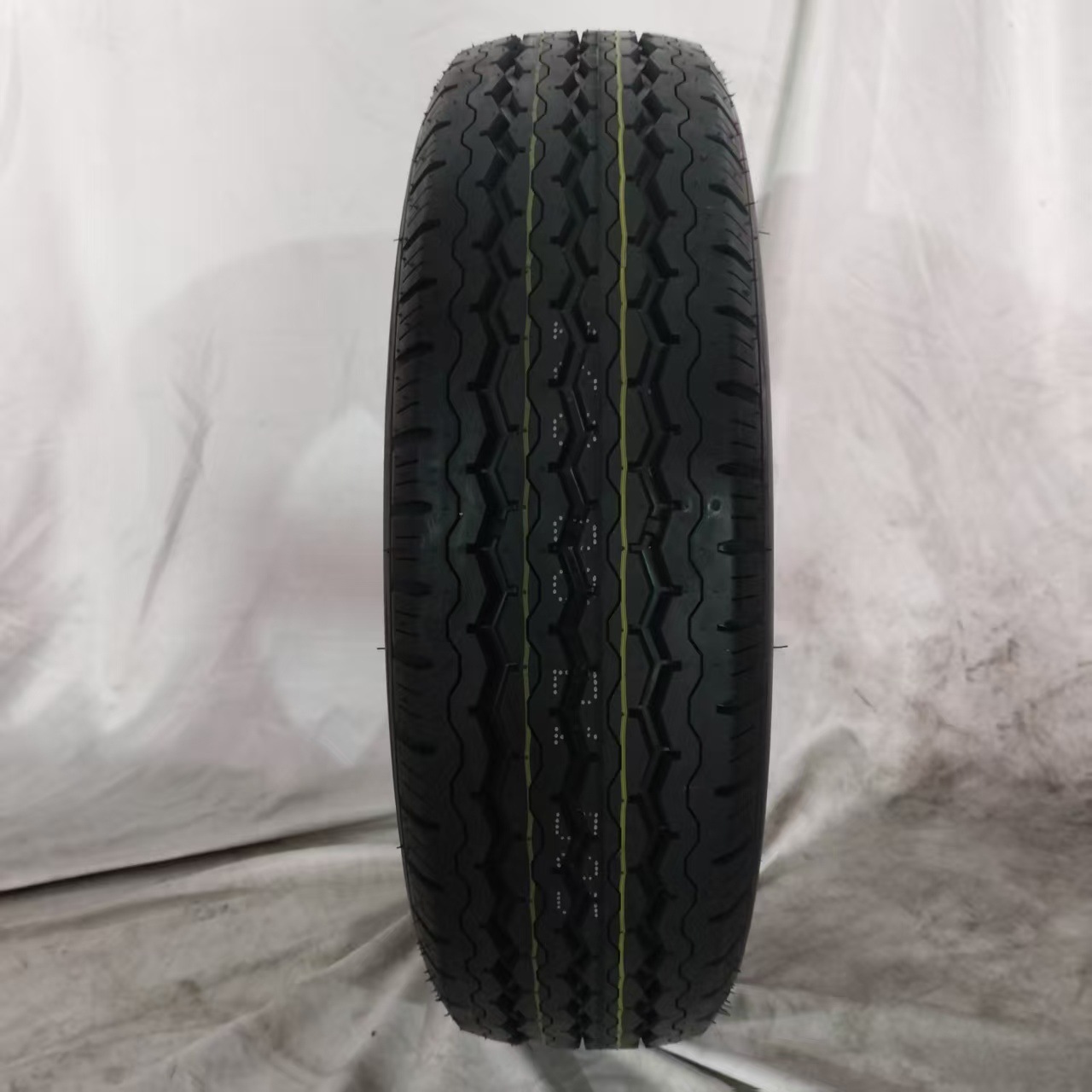 Brand New Genuine Car Tire Gepu Lt175/75R14C Cs168, Wear-Resistant, Durable, High-Performance, and Cost-Effective