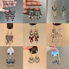 耳钉;耳环;项链