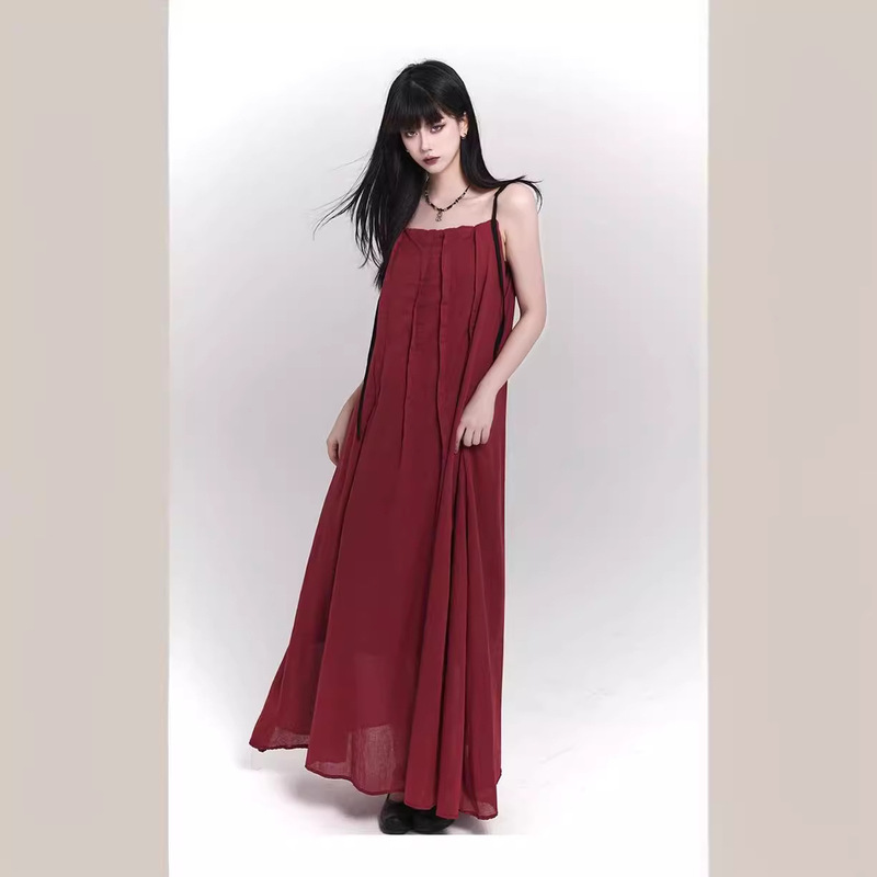 Cool feeling wearing red strap dress seaside atmosphere long dress to ankle
