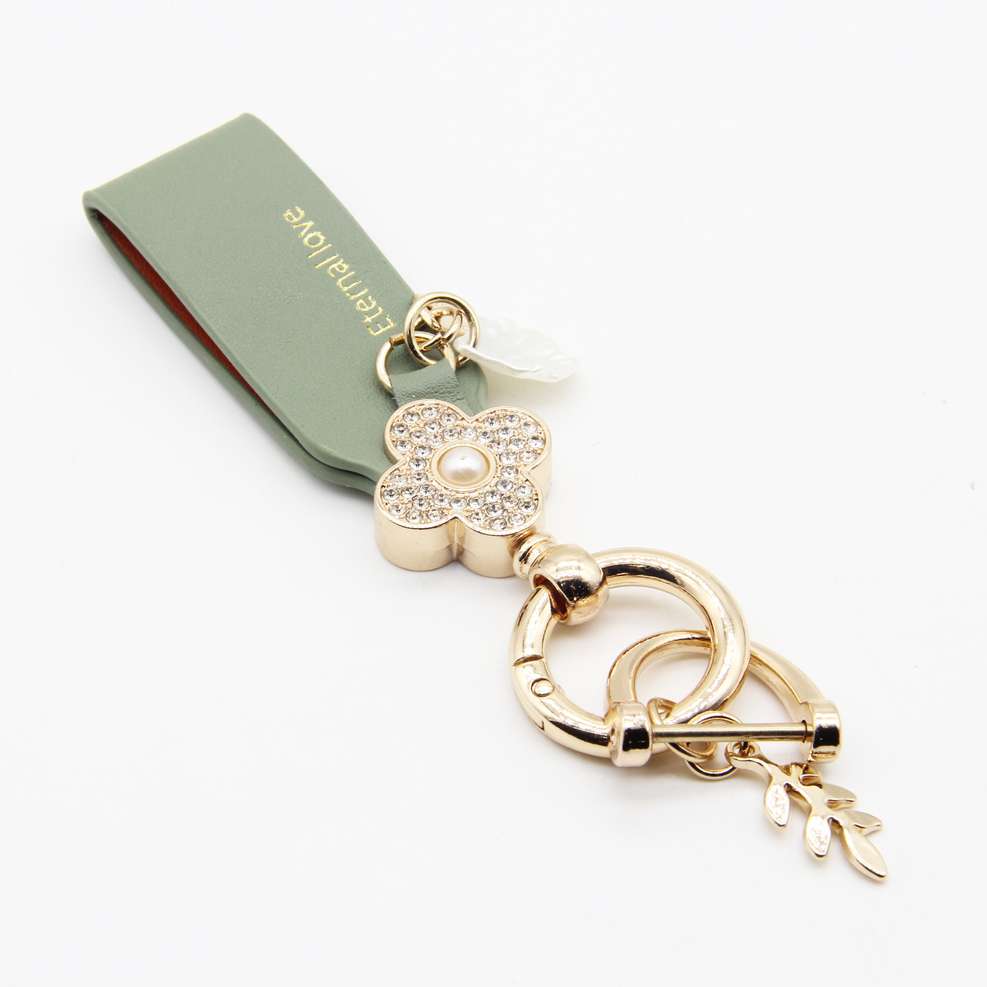 Trébol de estilo francés llavero de coche de piel de oveja llavero de alta gama personalizado simple colgante de flor de diamante de las mujeres