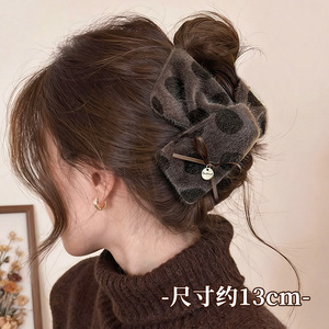 Elegante retrógrado leopardo triángulo clip de agarre mujer 2025 nuevo clip de cabello de cabeza de tiburón clip de cabello adornamiento para el cabello