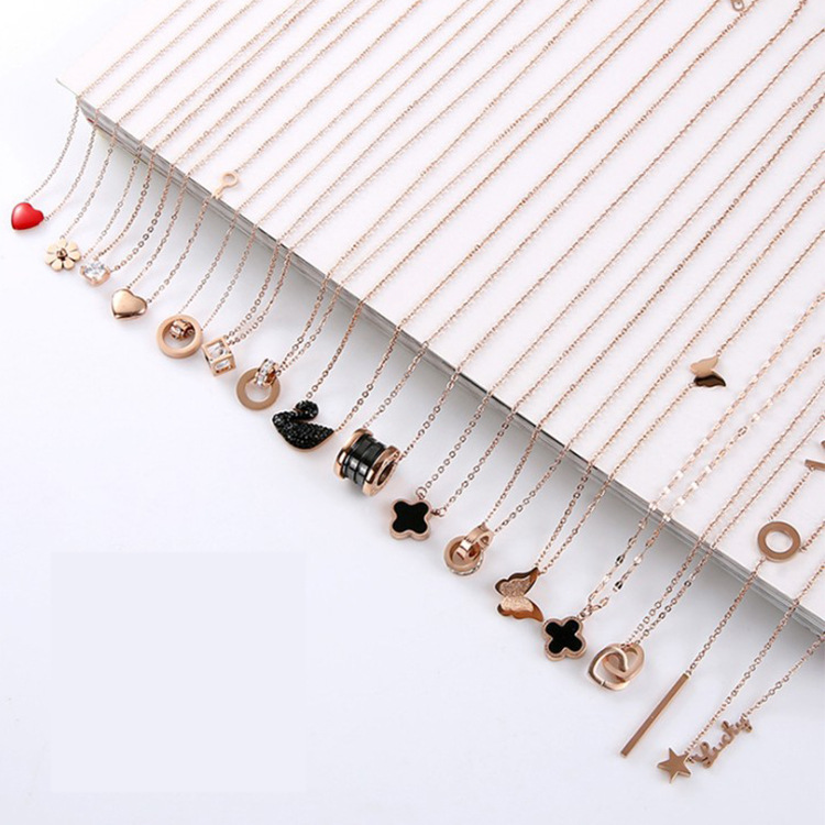 Japanese and South Korea with jewelry shake with net red four-leaf stranded Titanium steel necklace female swan clavicle chain alphabet necklace