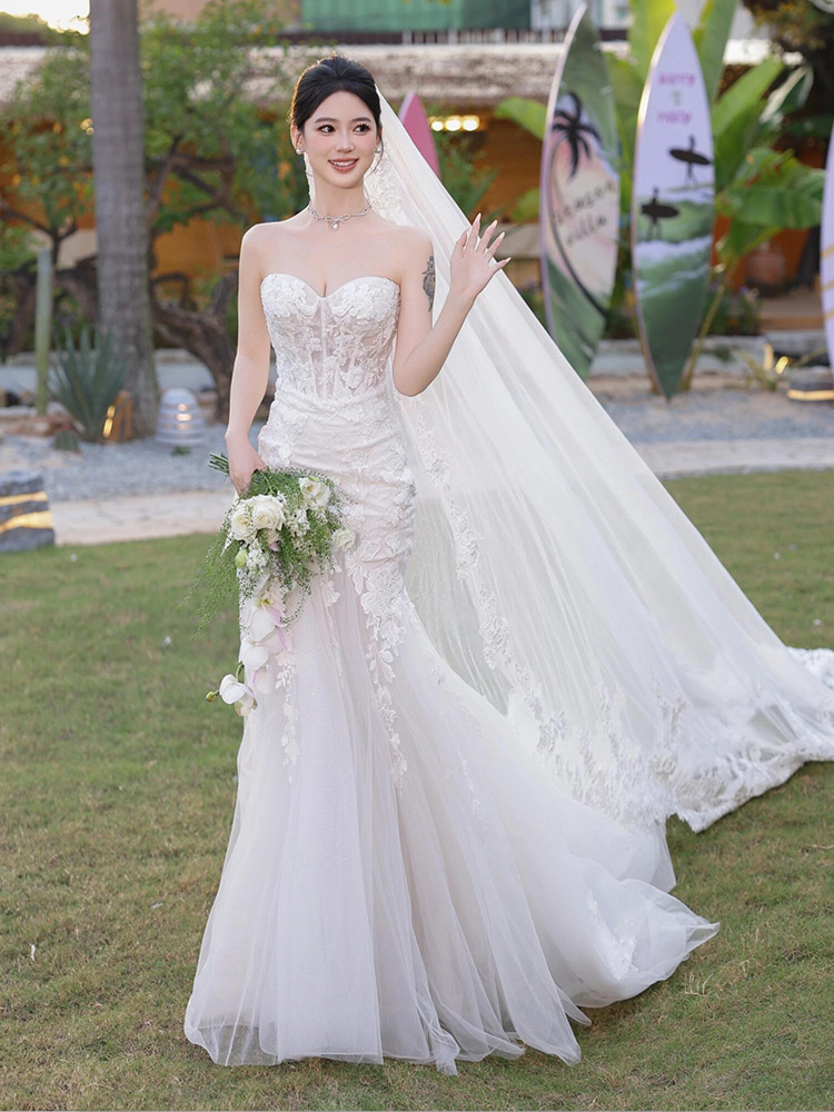Lace wedding dress