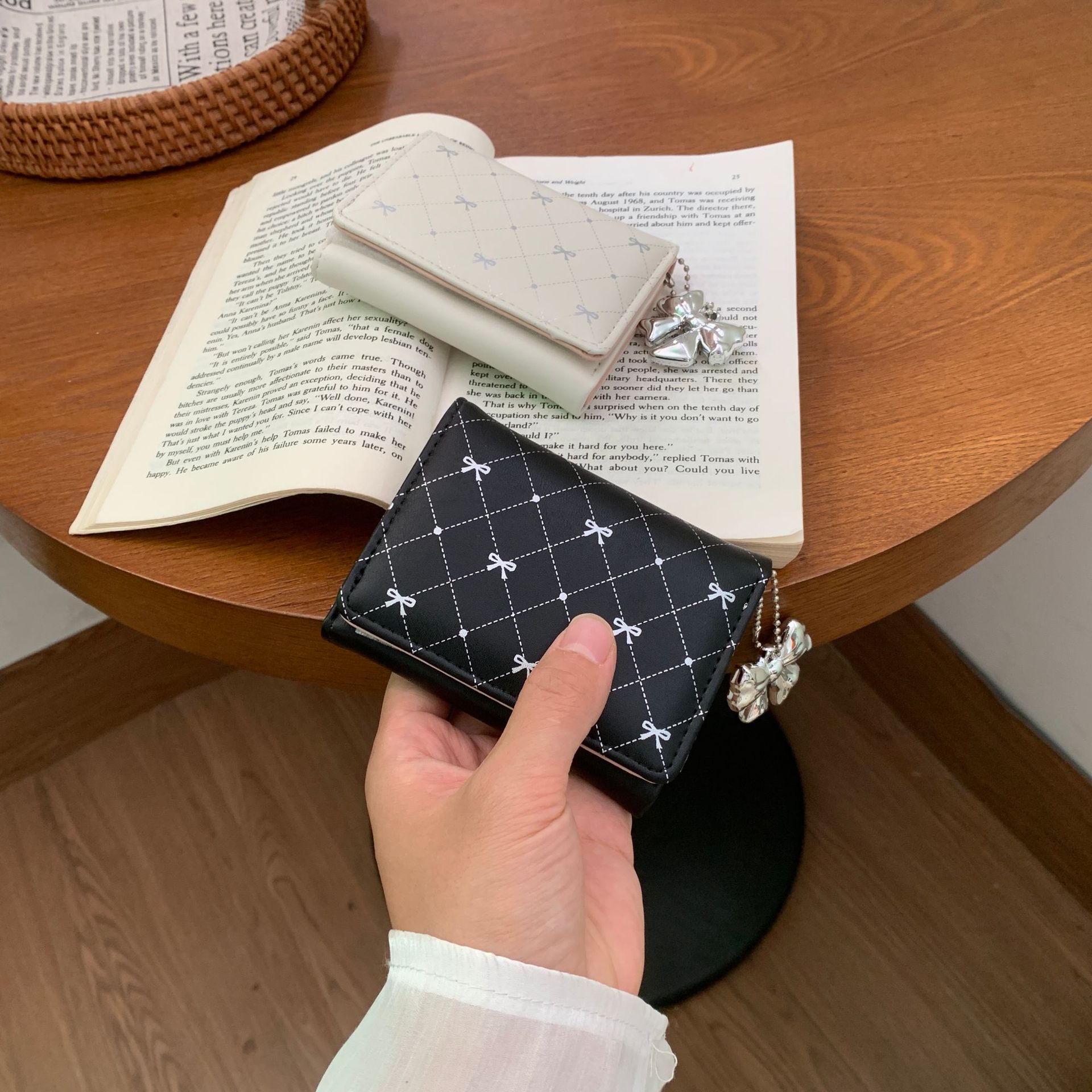 New women's wallet, trendy ins-style money clip, high-end mini women's card holder, cross-border leather wallet 70% off small wallet