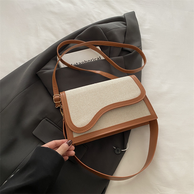 Bolsos populares de este año para mujer 2024 nuevo bolso de mensajero de un solo hombro con costuras de color en contraste de moda bolso cuadrado pequeño portátil