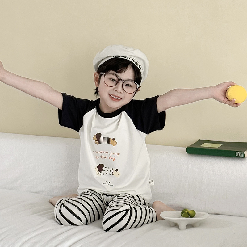 子供の夏の部屋の服のセットの男女の子供の漫画のレースの薄いタイプの半袖のパジャマのエアコンの服の親子のセット|undefined