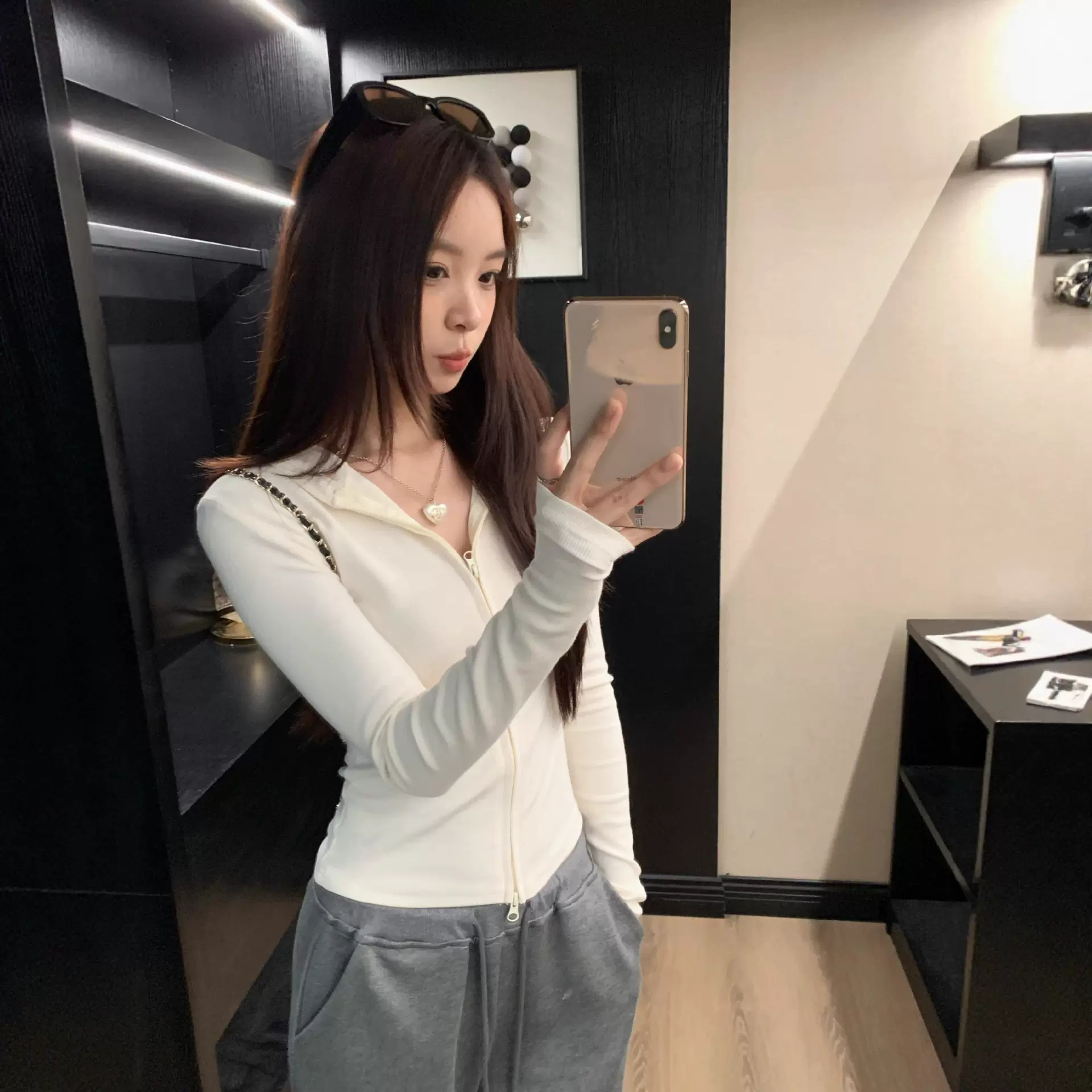 美式正肩连帽长袖外套女秋季2025新款百搭纯色修身拉链开衫上衣潮