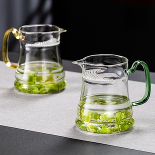 Manufacturer Wholesale High Borosilicate Glass Crescent-Shaped Filter Integrated Tea Brewing Cup with Colored Handle for Kung Fu Tea and Tea Separation
