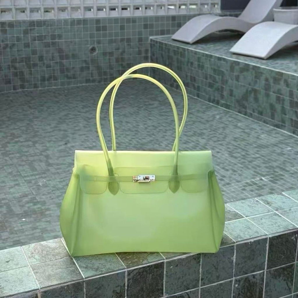 Tpu olive green (with key + rivets on the bottom) / 35*27*15cm