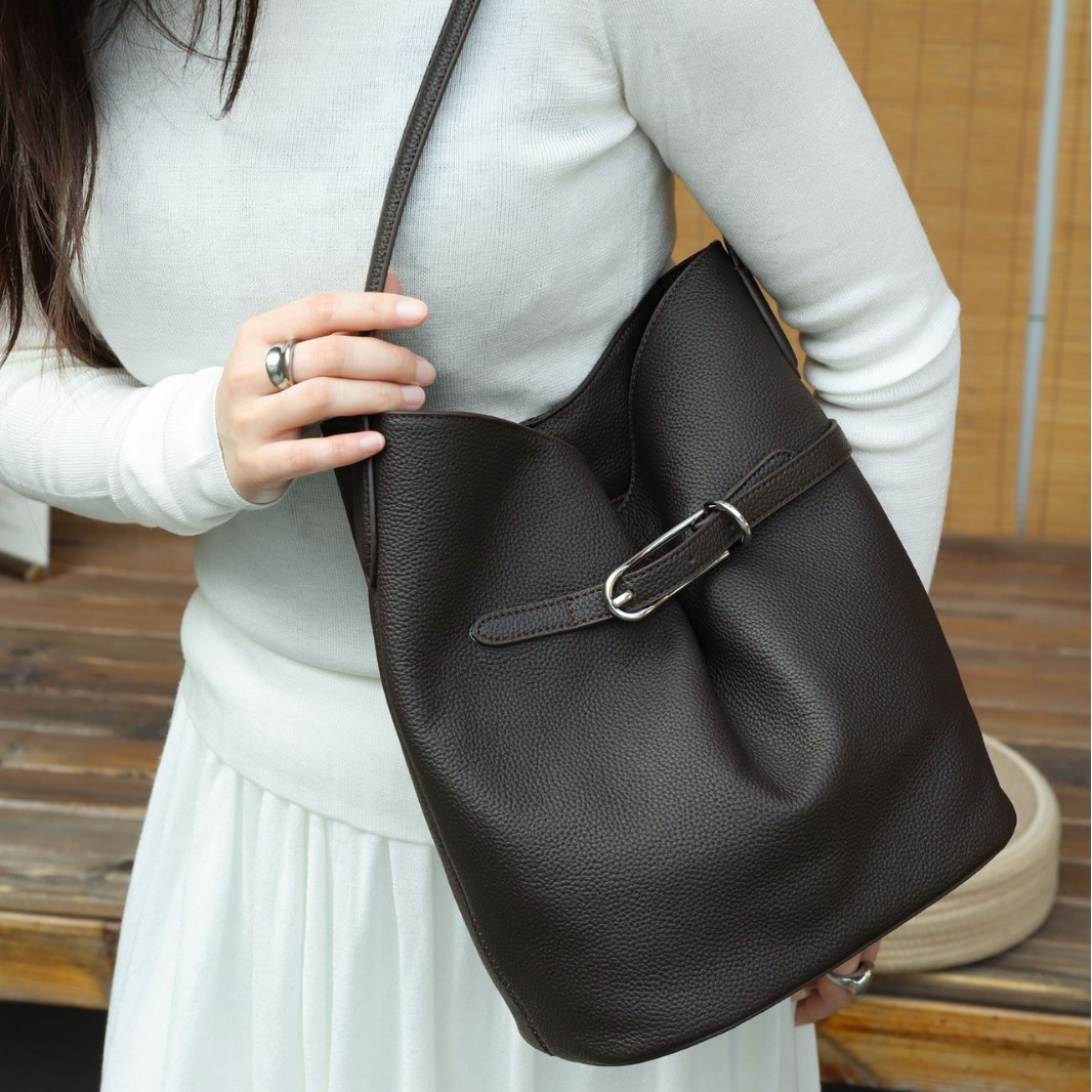 Women's Bucket Bag Autumn Winter 2025 New Arrival Commuter Genuine Leather Shoulder Underarm Bag High-End Versatile Wholesale - Thumbnail 2
