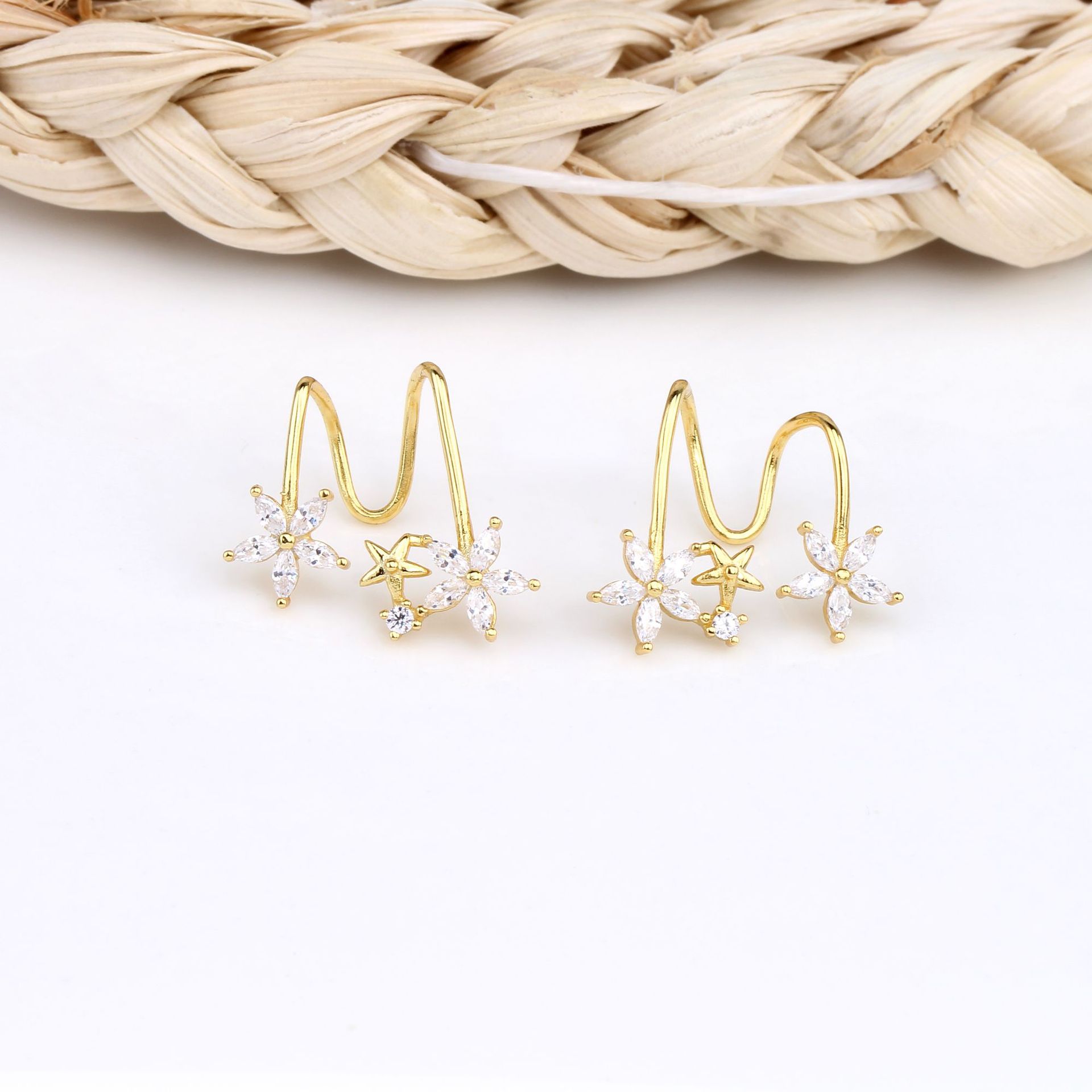 1 Pair Retro Sweet Flower Sterling Silver Plating Inlay Zircon White Gold Plated Gold Plated Ear Clips display picture 3