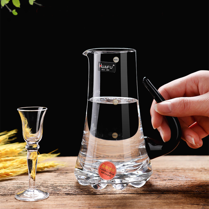 Huafu Glass Handle Whiskey Decanter Red Wine Aerator Creative Black Handle Pourer with Graduations Whiskey Decanter for Wholesale