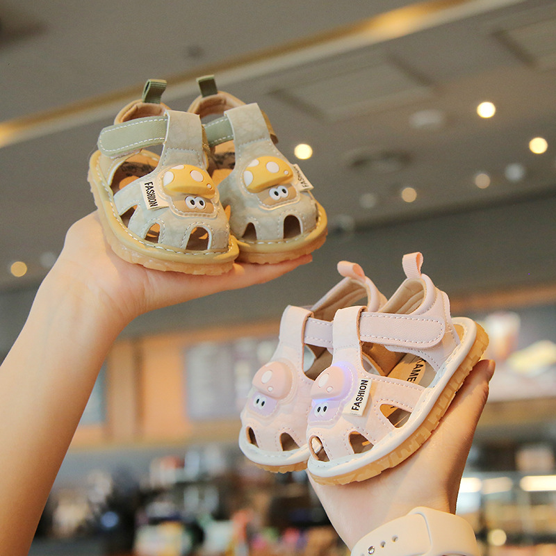 Chaussures de marche lumineuses à semelle souple pour bébé | Premiers pas respirants pour nourrissons de 0 à 12 mois | Sandales d'été qui couinent pour garçons et filles_voghion.com