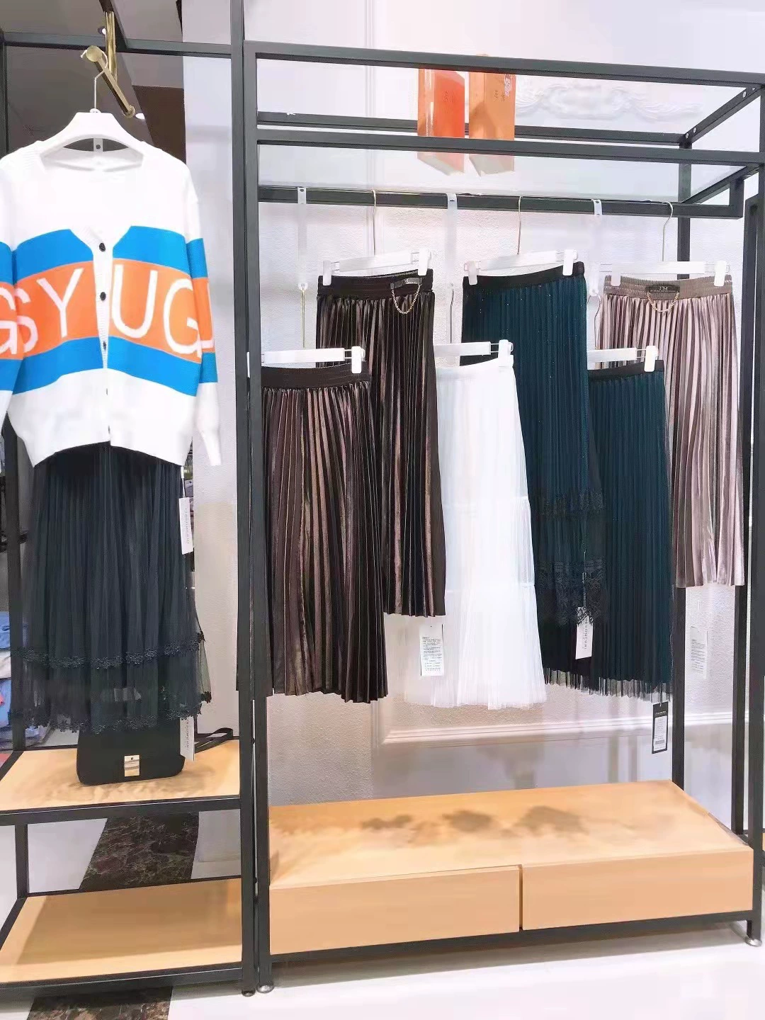 Юбка с бюстом осенью и зимой 23 новые модные дикие женские эластичной талии сетчатая пряжа с золотым бархатом