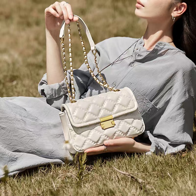 Trendy Women's Crossbody Designer Quilted PU Versatile Commuting Date Small Square Bag_voghion.com